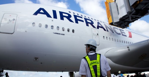 Une semaine après la reprise des discussions avec les syndicats de pilotes, la direction de la compagnie aérienne Air France con