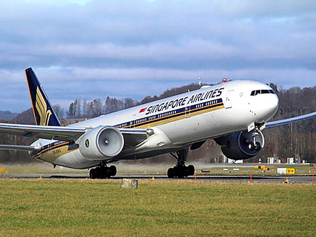 aj_singapore airlines b777 2