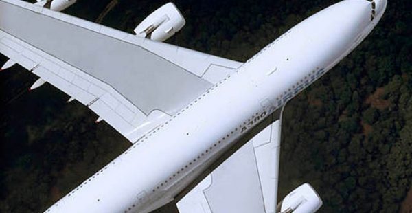 Un avion de JetBlue rempli de fumée atterrit d'urgence